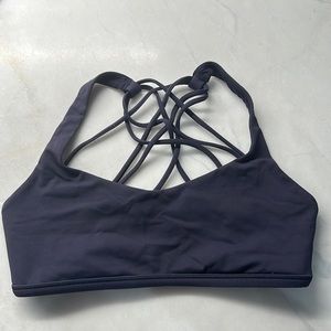 Lululemon free to be wild size 6 navy sports bra